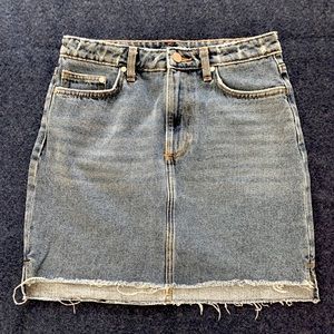 H&M women’s denim mini skirt